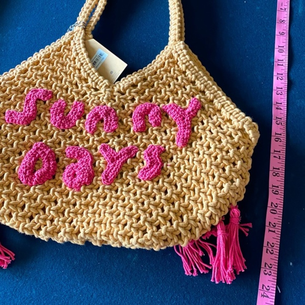 SUNNY DAYS tote☀️💗🛍️ brand NEW and SO FUN( especially at the beach!!) see pic: